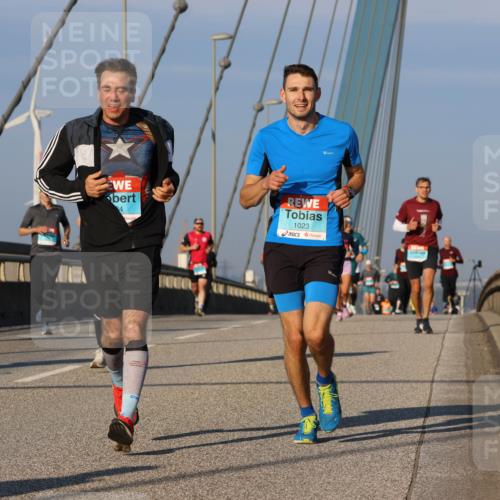 03.10.2025 - Köhlbrandbrückenlauf Strokosch-Dieckow http://msf.ph/oto/9107167 03.10.2025 09:36:33 Position 2 4, 1023 meine-sportfotos.de
