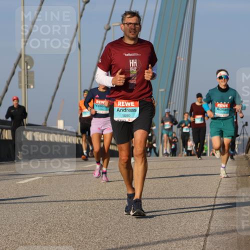 03.10.2025 - Köhlbrandbrückenlauf Strokosch-Dieckow http://msf.ph/oto/9107190 03.10.2025 09:36:39 Position 2 1086, 1090 meine-sportfotos.de