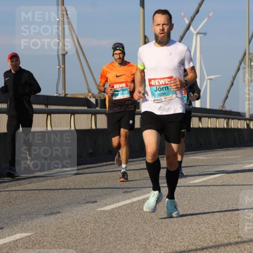 03.10.2025 - Köhlbrandbrückenlauf Strokosch-Dieckow http://msf.ph/oto/9107292 03.10.2025 09:36:48 Position 2 1036 meine-sportfotos.de