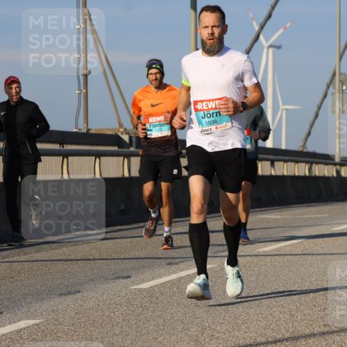 03.10.2025 - Köhlbrandbrückenlauf Strokosch-Dieckow http://msf.ph/oto/9107297 03.10.2025 09:36:48 Position 2 1036 meine-sportfotos.de
