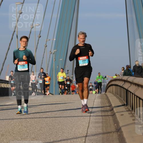 03.10.2025 - Köhlbrandbrückenlauf Strokosch-Dieckow http://msf.ph/oto/9107345 03.10.2025 09:36:56 Position 2 1180, 1027, 3544 meine-sportfotos.de