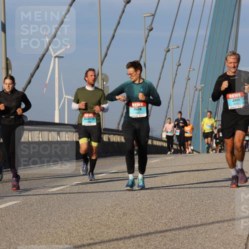03.10.2025 - Köhlbrandbrückenlauf Strokosch-Dieckow http://msf.ph/oto/9107352 03.10.2025 09:36:56 Position 2 3414, 1027, 3544 meine-sportfotos.de