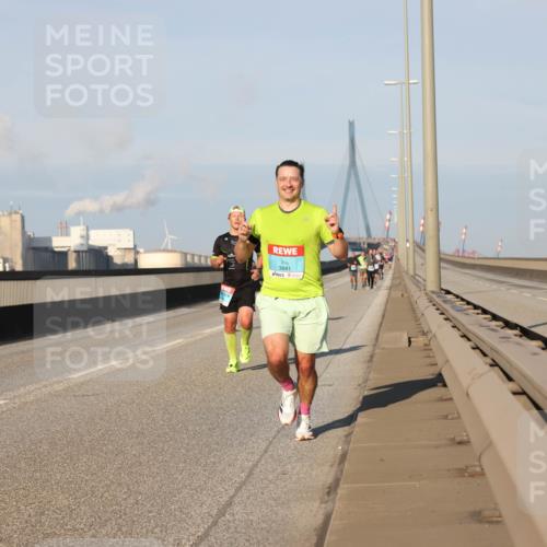 03.10.2025 - Köhlbrandbrückenlauf Lena Gebhardt http://msf.ph/oto/9107367 03.10.2025 09:40:20 Position 2 3841 meine-sportfotos.de