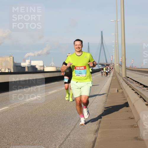 03.10.2025 - Köhlbrandbrückenlauf Lena Gebhardt http://msf.ph/oto/9107381 03.10.2025 09:40:21 Position 2 3841 meine-sportfotos.de