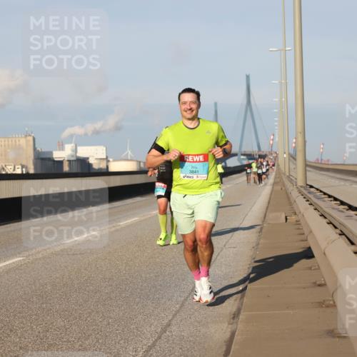 03.10.2025 - Köhlbrandbrückenlauf Lena Gebhardt http://msf.ph/oto/9107393 03.10.2025 09:40:21 Position 2 3841 meine-sportfotos.de
