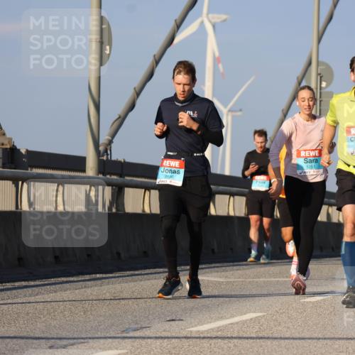 03.10.2025 - Köhlbrandbrückenlauf Strokosch-Dieckow http://msf.ph/oto/9107411 03.10.2025 09:37:08 Position 2 3136, 1083, 1251 meine-sportfotos.de