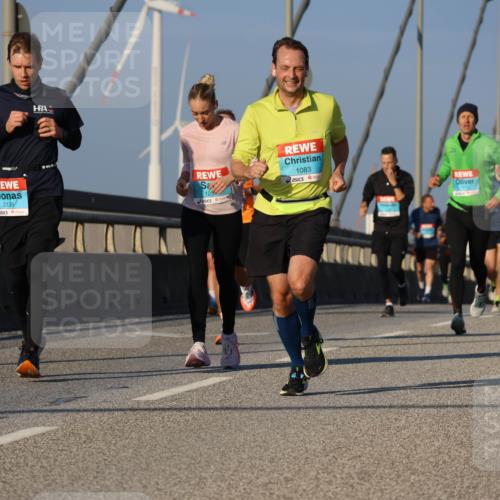 03.10.2025 - Köhlbrandbrückenlauf Strokosch-Dieckow http://msf.ph/oto/9107422 03.10.2025 09:37:09 Position 2 3, 3136, 1083, 12, 3181 meine-sportfotos.de