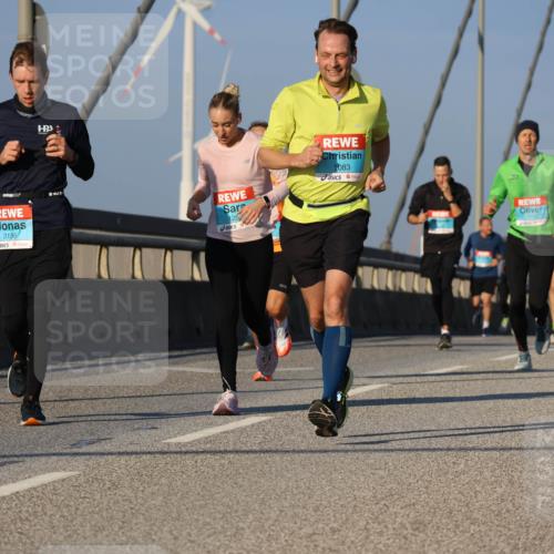 03.10.2025 - Köhlbrandbrückenlauf Strokosch-Dieckow http://msf.ph/oto/9107434 03.10.2025 09:37:09 Position 2 3136, 125, 1083, 3181 meine-sportfotos.de