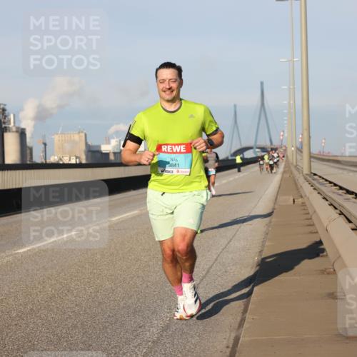 03.10.2025 - Köhlbrandbrückenlauf Lena Gebhardt http://msf.ph/oto/9107447 03.10.2025 09:40:21 Position 2 3841 meine-sportfotos.de