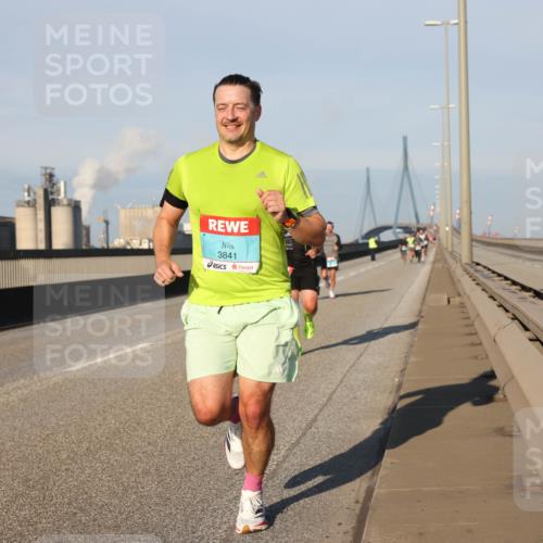 03.10.2025 - Köhlbrandbrückenlauf Lena Gebhardt http://msf.ph/oto/9107460 03.10.2025 09:40:22 Position 2 3841 meine-sportfotos.de