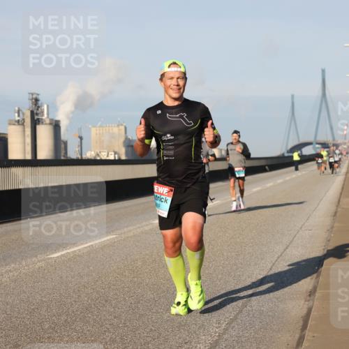 03.10.2025 - Köhlbrandbrückenlauf Lena Gebhardt http://msf.ph/oto/9107491 03.10.2025 09:40:23 Position 2 609 meine-sportfotos.de