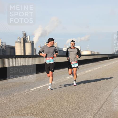 03.10.2025 - Köhlbrandbrückenlauf Lena Gebhardt http://msf.ph/oto/9107561 03.10.2025 09:40:25 Position 2  meine-sportfotos.de