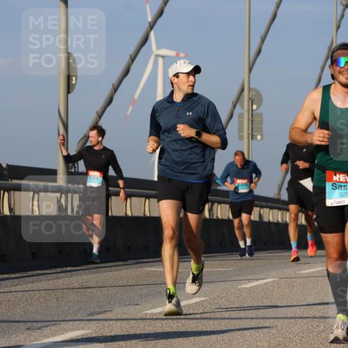 03.10.2025 - Köhlbrandbrückenlauf Strokosch-Dieckow http://msf.ph/oto/9107563 03.10.2025 09:37:18 Position 2 3205 meine-sportfotos.de
