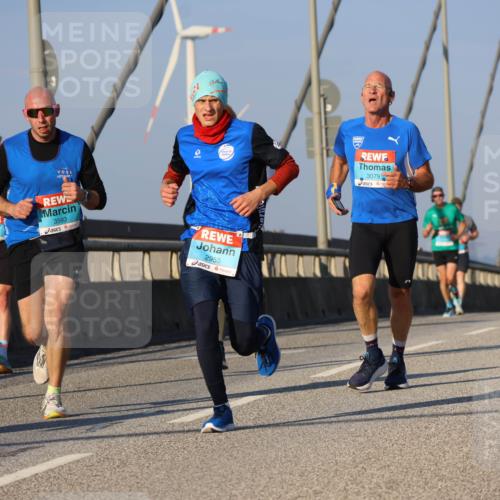 03.10.2025 - Köhlbrandbrückenlauf Strokosch-Dieckow http://msf.ph/oto/9107690 03.10.2025 09:37:32 Position 2 3593, 2955, 3079 meine-sportfotos.de