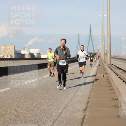03.10.2025 - Köhlbrandbrückenlauf Lena Gebhardt http://msf.ph/oto/9107703 03.10.2025 09:40:34 Position 2  meine-sportfotos.de