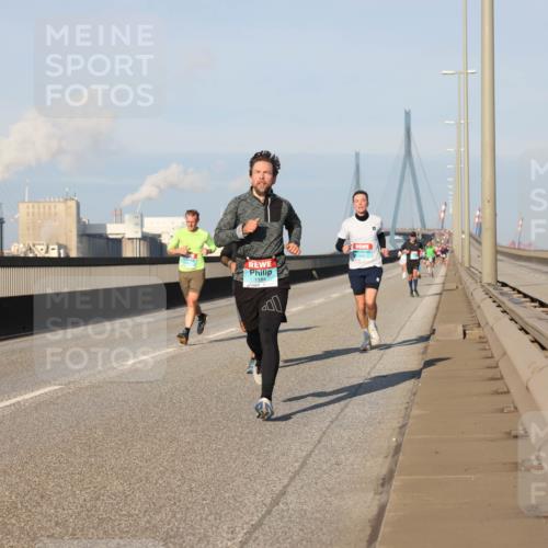 03.10.2025 - Köhlbrandbrückenlauf Lena Gebhardt http://msf.ph/oto/9107728 03.10.2025 09:40:35 Position 2 1184 meine-sportfotos.de
