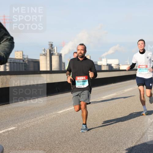 03.10.2025 - Köhlbrandbrückenlauf Lena Gebhardt http://msf.ph/oto/9107880 03.10.2025 09:40:37 Position 2 3193, 3702, 1 meine-sportfotos.de