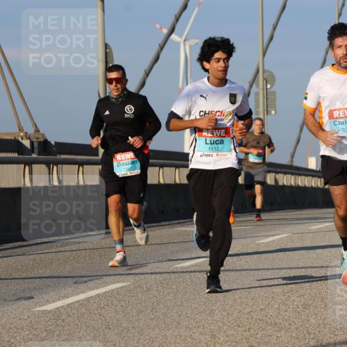 03.10.2025 - Köhlbrandbrückenlauf Strokosch-Dieckow http://msf.ph/oto/9107903 03.10.2025 09:37:52 Position 2 1167, 1112, 3338 meine-sportfotos.de