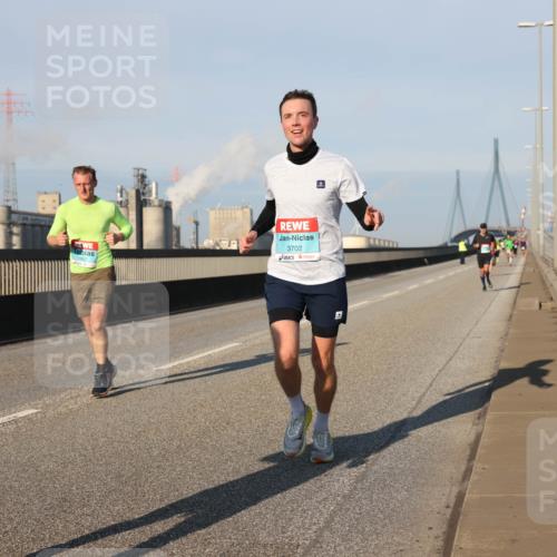 03.10.2025 - Köhlbrandbrückenlauf Lena Gebhardt http://msf.ph/oto/9107950 03.10.2025 09:40:38 Position 2 3702 meine-sportfotos.de