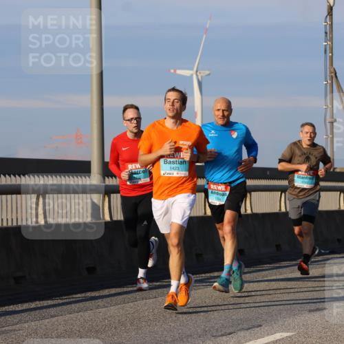 03.10.2025 - Köhlbrandbrückenlauf Strokosch-Dieckow http://msf.ph/oto/9107956 03.10.2025 09:37:58 Position 2 107, 1423, 1094, 1142 meine-sportfotos.de