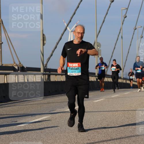 03.10.2025 - Köhlbrandbrückenlauf Strokosch-Dieckow http://msf.ph/oto/9107981 03.10.2025 09:37:59 Position 2 3211 meine-sportfotos.de
