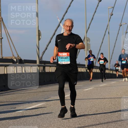 03.10.2025 - Köhlbrandbrückenlauf Strokosch-Dieckow http://msf.ph/oto/9107984 03.10.2025 09:37:59 Position 2 3211, 0 meine-sportfotos.de