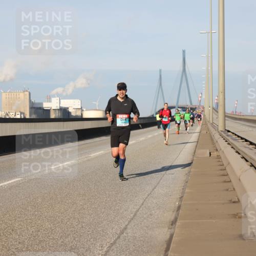 03.10.2025 - Köhlbrandbrückenlauf Lena Gebhardt http://msf.ph/oto/9108005 03.10.2025 09:40:42 Position 2  meine-sportfotos.de