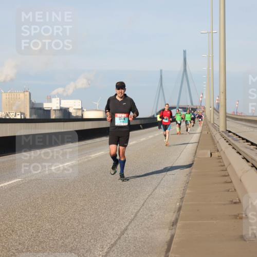 03.10.2025 - Köhlbrandbrückenlauf Lena Gebhardt http://msf.ph/oto/9108019 03.10.2025 09:40:42 Position 2  meine-sportfotos.de