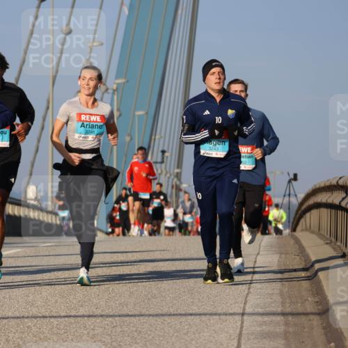 03.10.2025 - Köhlbrandbrückenlauf Strokosch-Dieckow http://msf.ph/oto/9108069 03.10.2025 09:38:12 Position 2 50, 3836, 50, 3246, 3243, 52 meine-sportfotos.de
