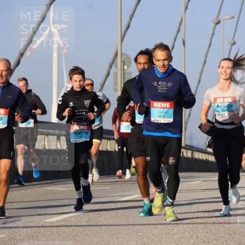 03.10.2025 - Köhlbrandbrückenlauf Strokosch-Dieckow http://msf.ph/oto/9108085 03.10.2025 09:38:13 Position 2 1102, 276, 50, 3836, 3246 meine-sportfotos.de
