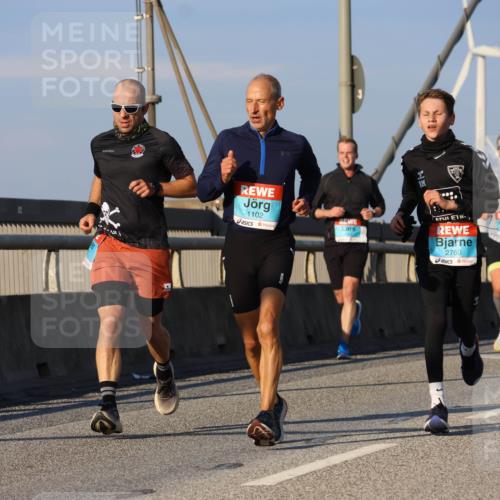 03.10.2025 - Köhlbrandbrückenlauf Strokosch-Dieckow http://msf.ph/oto/9108107 03.10.2025 09:38:14 Position 2 1550, 1102, 2760 meine-sportfotos.de