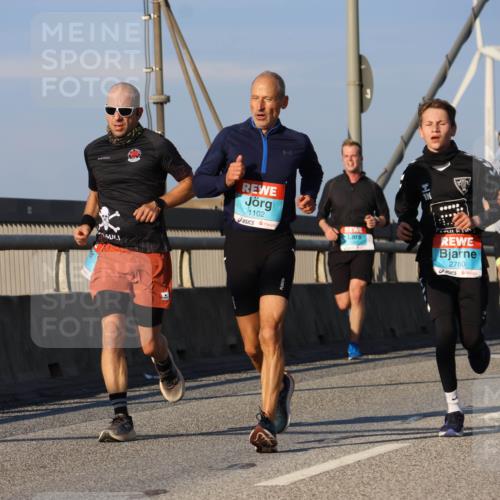 03.10.2025 - Köhlbrandbrückenlauf Strokosch-Dieckow http://msf.ph/oto/9108117 03.10.2025 09:38:14 Position 2 1102, 2760, 1550 meine-sportfotos.de