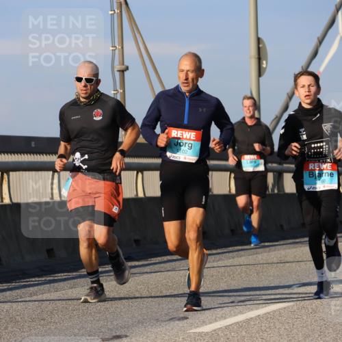 03.10.2025 - Köhlbrandbrückenlauf Strokosch-Dieckow http://msf.ph/oto/9108123 03.10.2025 09:38:14 Position 2 1102, 511, 2760, 1550 meine-sportfotos.de