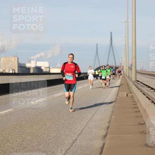 03.10.2025 - Köhlbrandbrückenlauf Lena Gebhardt http://msf.ph/oto/9108138 03.10.2025 09:40:47 Position 2  meine-sportfotos.de