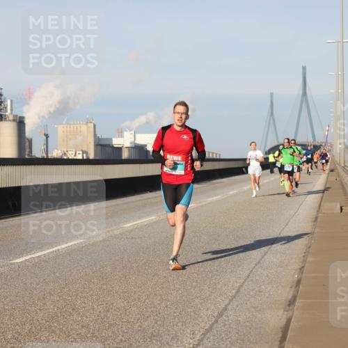 03.10.2025 - Köhlbrandbrückenlauf Lena Gebhardt http://msf.ph/oto/9108173 03.10.2025 09:40:48 Position 2  meine-sportfotos.de