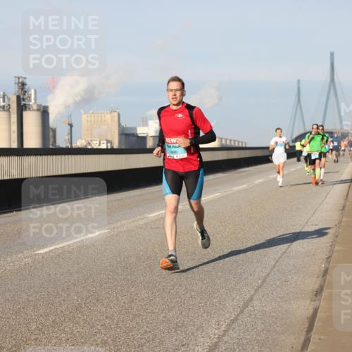 03.10.2025 - Köhlbrandbrückenlauf Lena Gebhardt http://msf.ph/oto/9108186 03.10.2025 09:40:48 Position 2 3490 meine-sportfotos.de