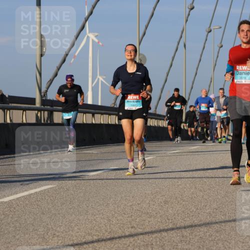 03.10.2025 - Köhlbrandbrückenlauf Strokosch-Dieckow http://msf.ph/oto/9108235 03.10.2025 09:38:31 Position 2 1271, 1087, 3518 meine-sportfotos.de