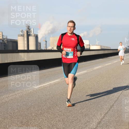 03.10.2025 - Köhlbrandbrückenlauf Lena Gebhardt http://msf.ph/oto/9108236 03.10.2025 09:40:48 Position 2 3490 meine-sportfotos.de