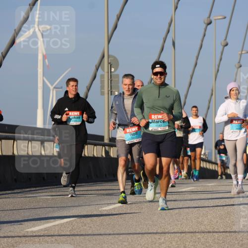 03.10.2025 - Köhlbrandbrückenlauf Strokosch-Dieckow http://msf.ph/oto/9108261 03.10.2025 09:38:37 Position 2 27, 1075, 1122, 1617, 1143 meine-sportfotos.de