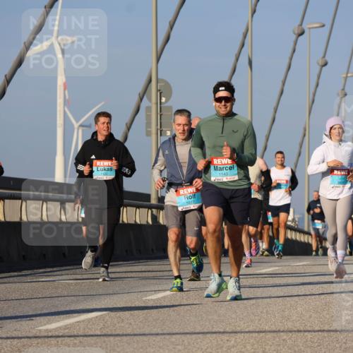 03.10.2025 - Köhlbrandbrückenlauf Strokosch-Dieckow http://msf.ph/oto/9108266 03.10.2025 09:38:37 Position 2 278, 1075, 1122, 1617, 1143, 38374 meine-sportfotos.de
