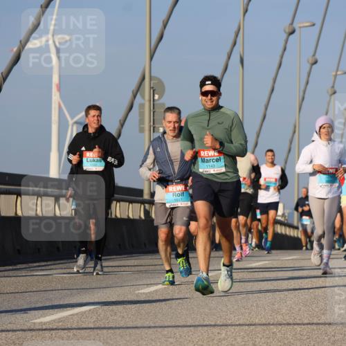 03.10.2025 - Köhlbrandbrückenlauf Strokosch-Dieckow http://msf.ph/oto/9108271 03.10.2025 09:38:38 Position 2 1075, 1122, 1617, 1143 meine-sportfotos.de