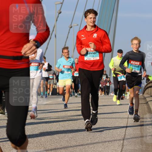 03.10.2025 - Köhlbrandbrückenlauf Strokosch-Dieckow http://msf.ph/oto/9108304 03.10.2025 09:38:42 Position 2 3837, 1118, 997, 08 meine-sportfotos.de
