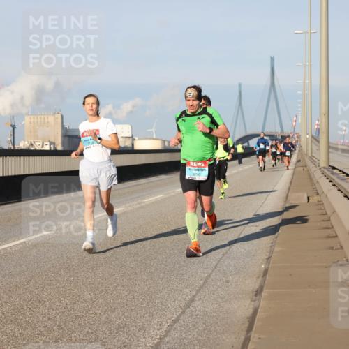 03.10.2025 - Köhlbrandbrückenlauf Lena Gebhardt http://msf.ph/oto/9108322 03.10.2025 09:40:53 Position 2 3715, 2703 meine-sportfotos.de