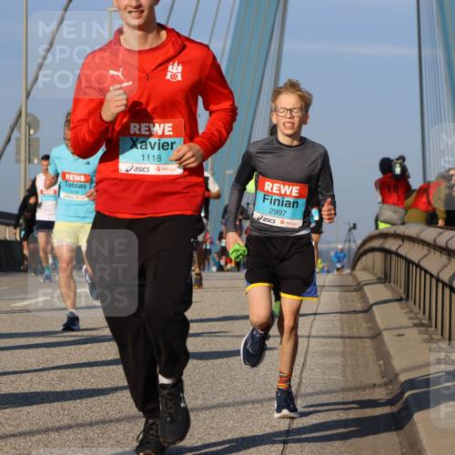 03.10.2025 - Köhlbrandbrückenlauf Strokosch-Dieckow http://msf.ph/oto/9108323 03.10.2025 09:38:43 Position 2 1639, 1118, 2997 meine-sportfotos.de