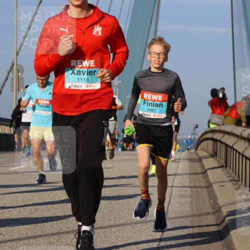 03.10.2025 - Köhlbrandbrückenlauf Strokosch-Dieckow http://msf.ph/oto/9108328 03.10.2025 09:38:43 Position 2 1269, 1639, 1118, 2997 meine-sportfotos.de
