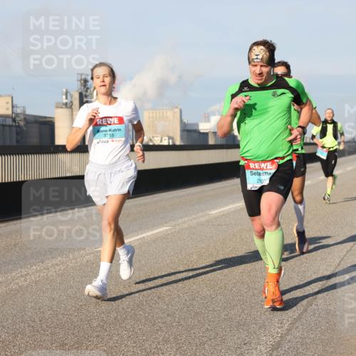 03.10.2025 - Köhlbrandbrückenlauf Lena Gebhardt http://msf.ph/oto/9108361 03.10.2025 09:40:54 Position 2 3715, 270 meine-sportfotos.de