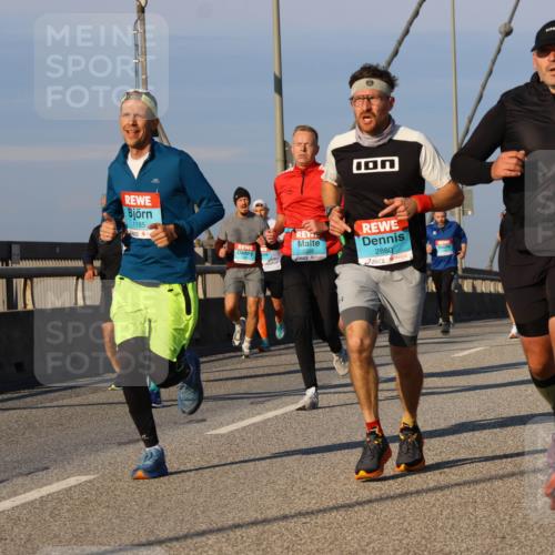 03.10.2025 - Köhlbrandbrückenlauf Strokosch-Dieckow http://msf.ph/oto/9108383 03.10.2025 09:38:51 Position 2 1185, 3358, 2880, 2709 meine-sportfotos.de