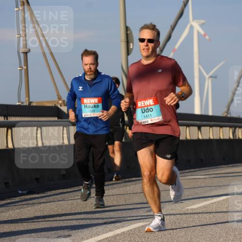 03.10.2025 - Köhlbrandbrückenlauf Strokosch-Dieckow http://msf.ph/oto/9108397 03.10.2025 09:38:55 Position 2 1249, 1411 meine-sportfotos.de