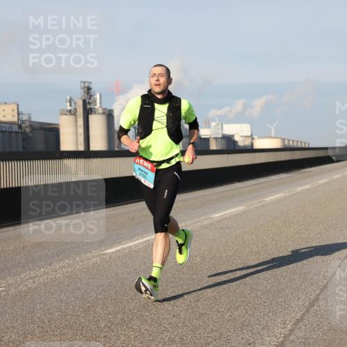 03.10.2025 - Köhlbrandbrückenlauf Lena Gebhardt http://msf.ph/oto/9108501 03.10.2025 09:40:57 Position 2 3720 meine-sportfotos.de