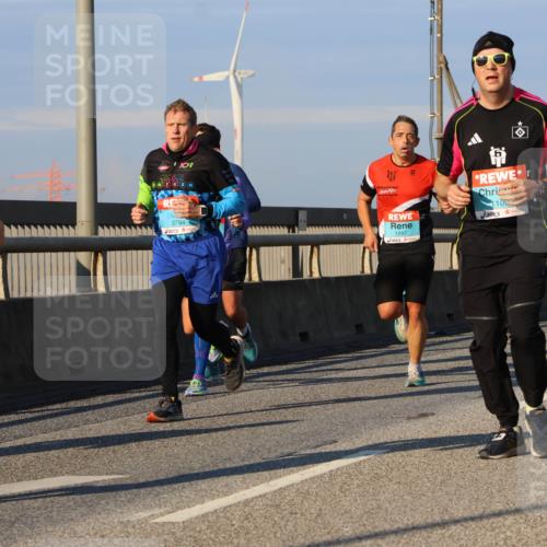 03.10.2025 - Köhlbrandbrückenlauf Strokosch-Dieckow http://msf.ph/oto/9108544 03.10.2025 09:39:09 Position 2 3794, 1297, 109 meine-sportfotos.de